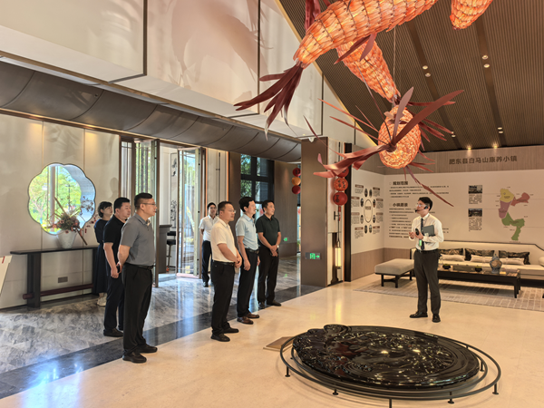 壽縣縣委常委、副縣長(cháng)房鯤鵬一行到訪(fǎng)省健康養老公司